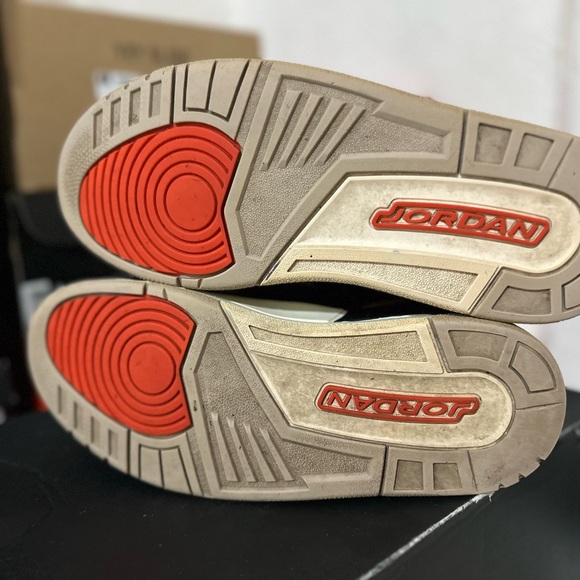 Jordan 3 Retro
Desert Elephant - Picture 6 of 7